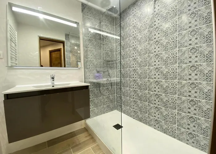 Hauts De Chaviere - Location: Bel De 53 M2 Traversant, Confortable Et Calme De 53 M2, Bien Situ Mae-9037 발토랑스