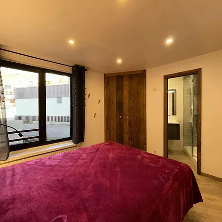 Hauts De Chaviere - Location: Bel De 53 M2 Traversant, Confortable Et Calme De 53 M2, Bien Situ Mae-9037 Lejlighed