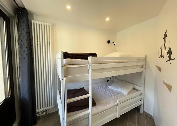 Hauts De Chaviere - Location: Bel De 53 M2 Traversant, Confortable Et Calme De 53 M2, Bien Situ Mae-9037